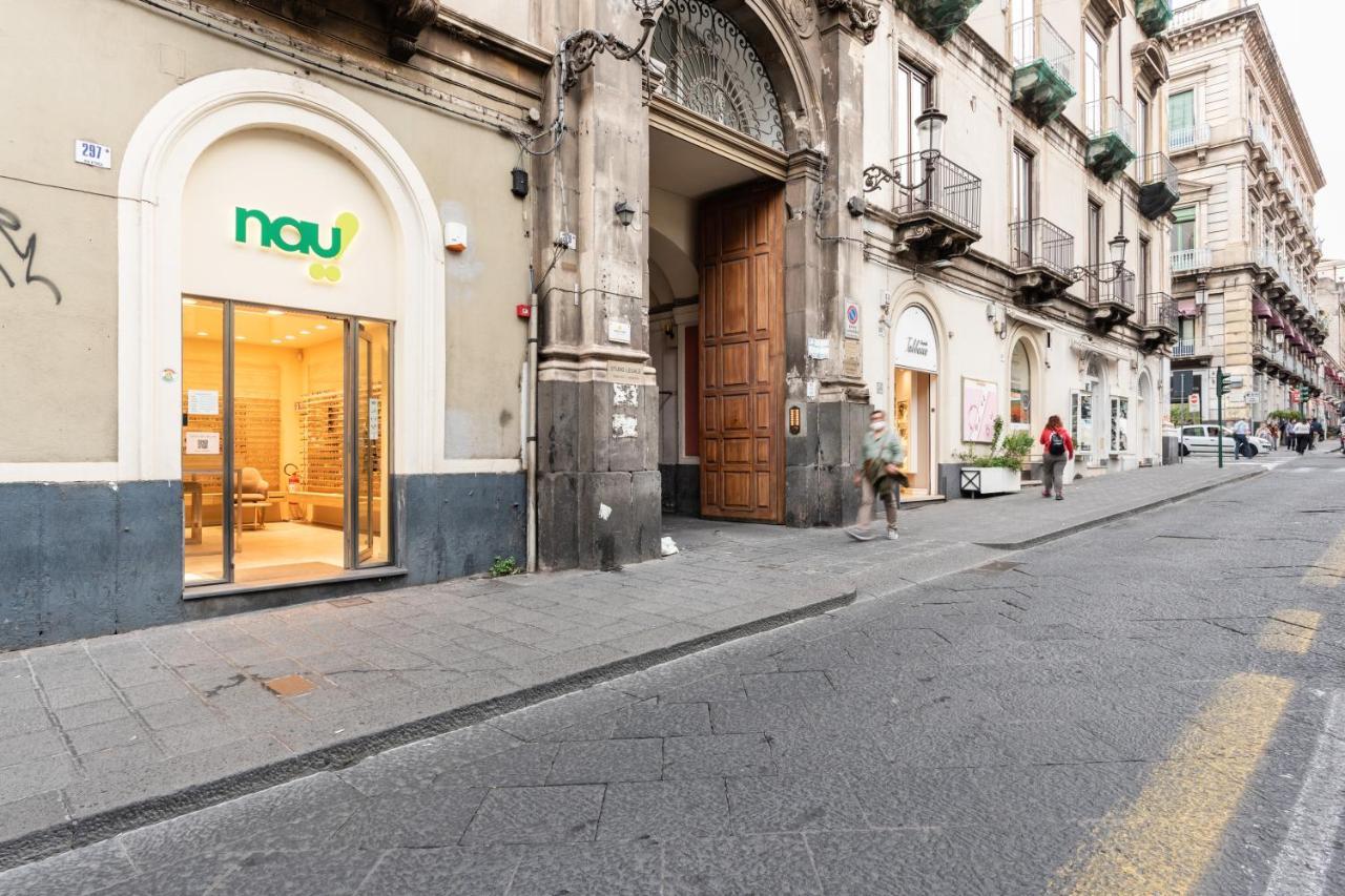 Via Etnea Cozy Apartment With Balcony Catania Exterior photo
