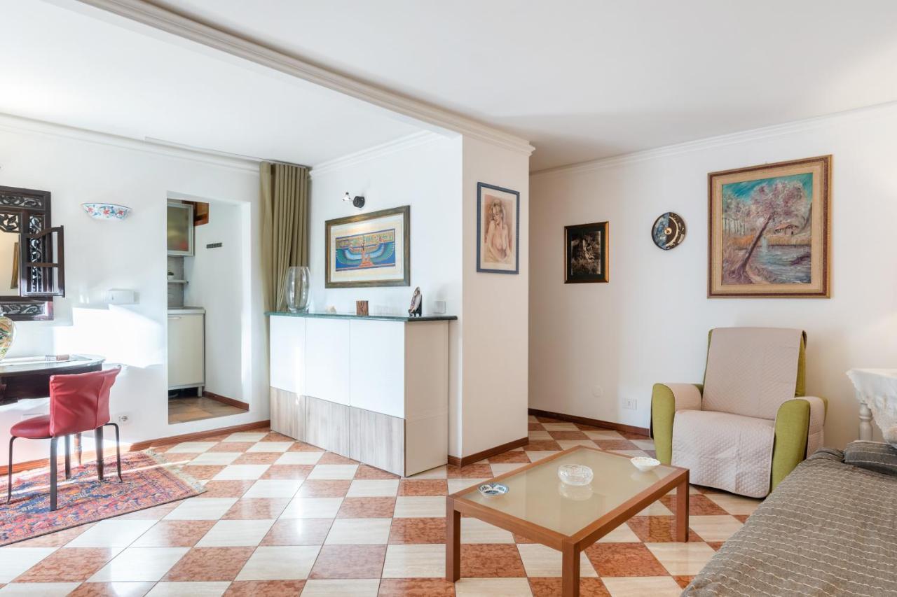 Via Etnea Cozy Apartment With Balcony Catania Exterior photo